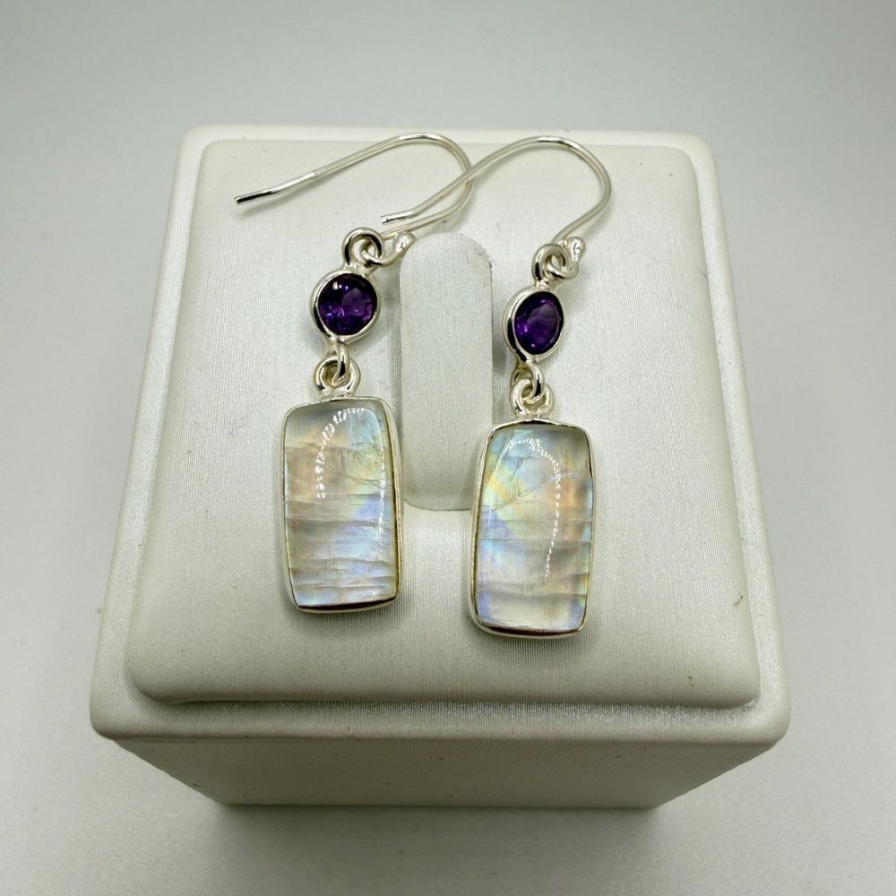 NWOT 12x7mm Moonstoneโcabocbon and amethyst accent dangle earringsโ in 925!